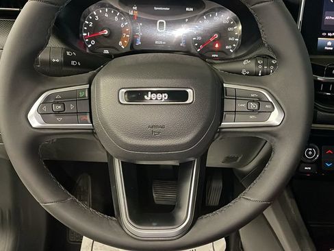 Used 2026 Jeep Compass Latitude AWD/4WD image 23