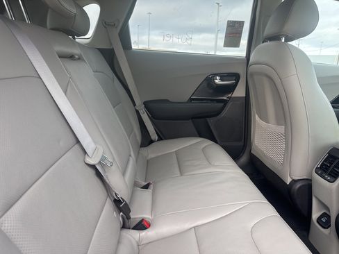 Used 2018 Kia Niro Touring image 15