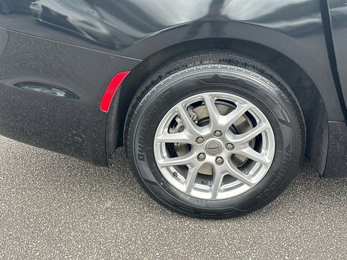 Used 2022 Chrysler Pacifica Touring-L image 17