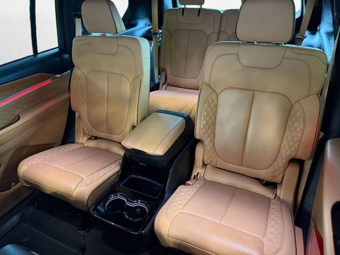 Used 2023 Jeep Grand Cherokee L Summit AWD/4WD image 9