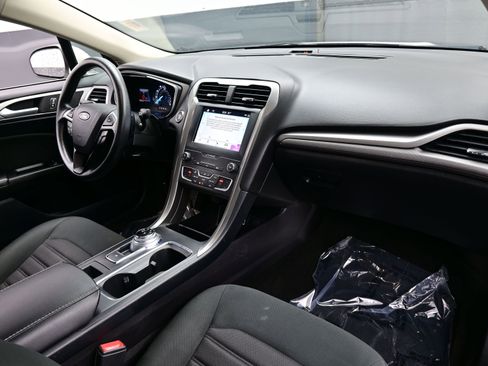 Used 2019 Ford Fusion SE image 15