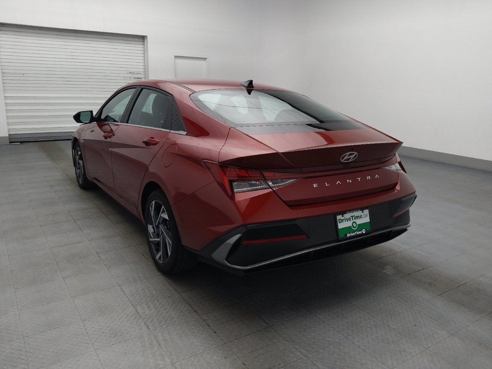 Used 2025 Hyundai Elantra SEL FWD image 5