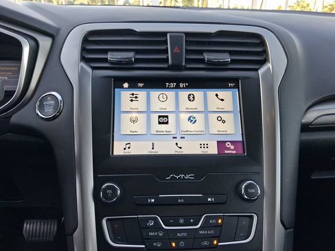 Used 2019 Ford Fusion SE FWD image 19