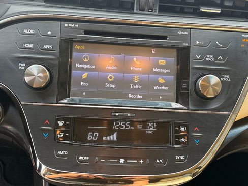 Used 2016 Toyota Avalon XLE Premium image 25