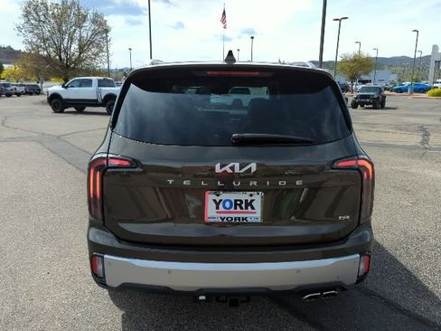Used 2024 Kia Telluride SX Prestige w/ Towing Package image 5