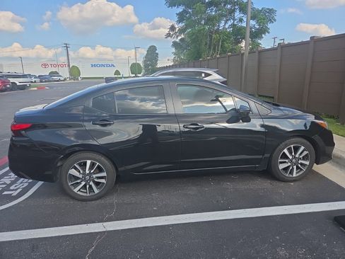Used 2021 Nissan Versa SV FWD image 7