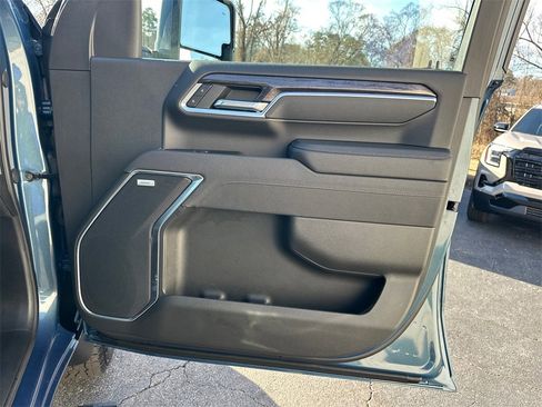 Used 2025 Chevrolet Silverado 2500 LTZ w/ LTZ Premium Package image 15