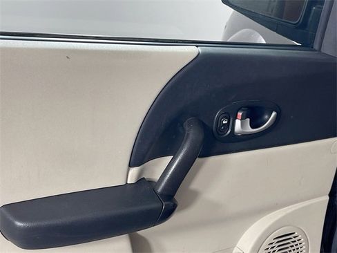 Used 2005 Saturn Vue 2WD w/ Appearance Pkg image 17