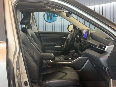 Used 2023 Toyota Highlander XLE AWD/4WD image 6