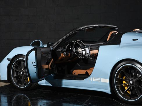 Used 2019 Porsche 911 Speedster RWD image 32