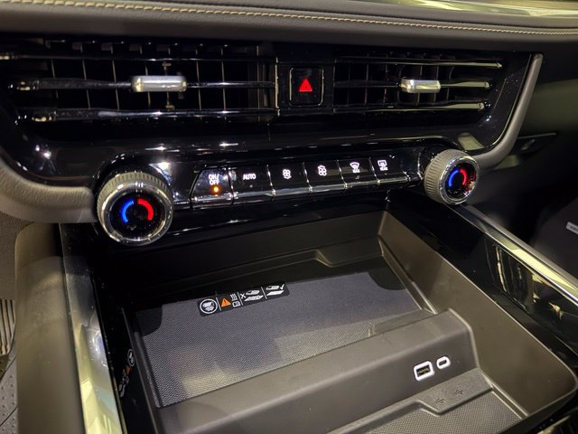 Used 2025 Chevrolet Tahoe Premier AWD/4WD image 25