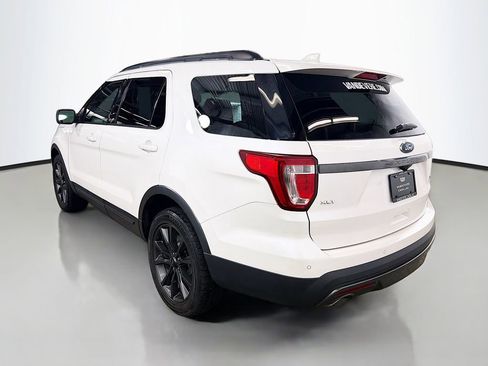 Used 2017 Ford Explorer XLT w/ Equipment Group 202A AWD/4WD image 7
