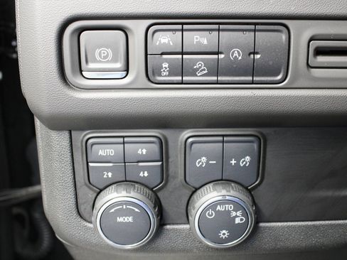 Used 2023 Chevrolet Suburban Premier image 49