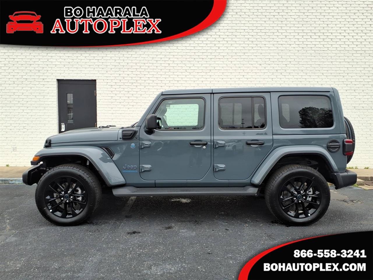 Used 2025 Jeep Wrangler Unlimited Sahara AWD/4WD image 1