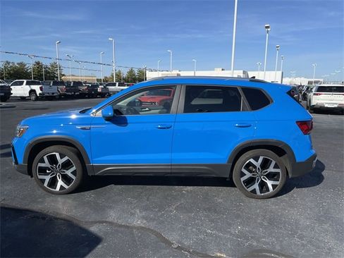 Used 2023 Volkswagen Taos SEL image 2