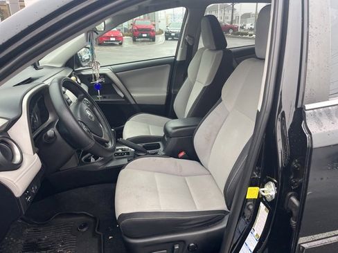 Used 2018 Toyota RAV4 XLE image 3