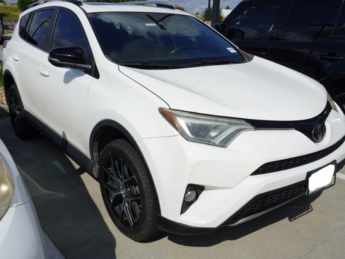 Used 2018 Toyota RAV4 SE w/ Power Extra Value Package FWD image 3