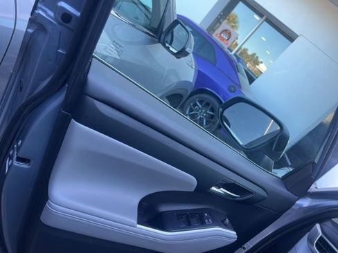 Used 2022 Toyota Highlander XLE image 8