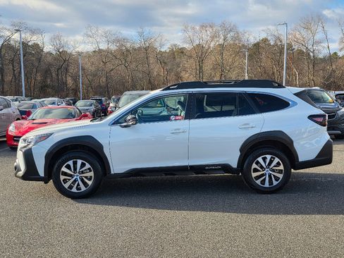 Used 2025 Subaru Outback Premium w/ Popular Package #1A image 12