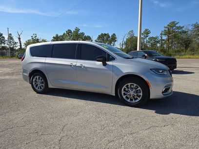 New 2026 Chrysler Pacifica Select