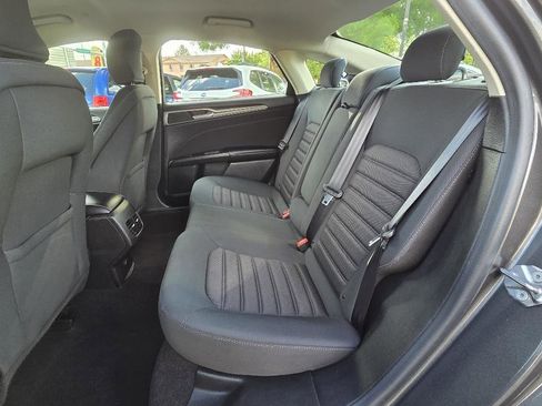 Used 2019 Ford Fusion SE FWD image 16
