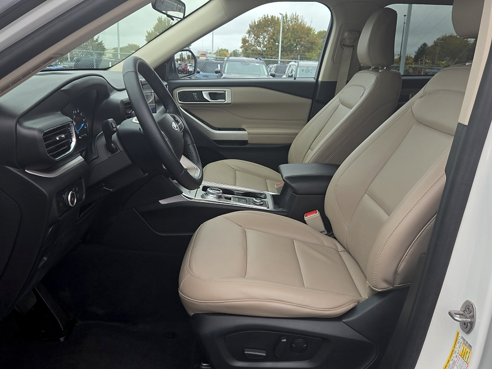 Used 2023 Ford Explorer XLT w/ Equipment Group 202A AWD/4WD image 11