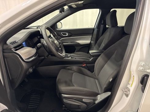 Used 2024 Jeep Compass Sport image 11