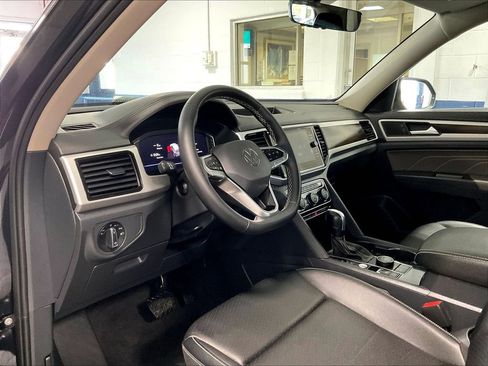 Used 2023 Volkswagen Atlas SE w/ Panoramic Sunroof Package AWD/4WD image 8