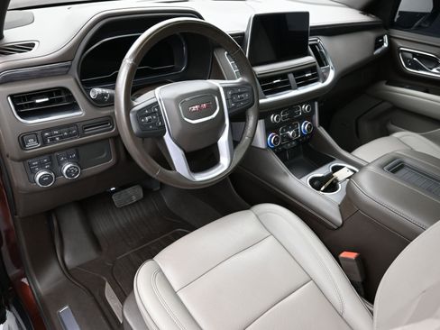 Used 2022 GMC Yukon SLT w/ SLT Premium Package image 22