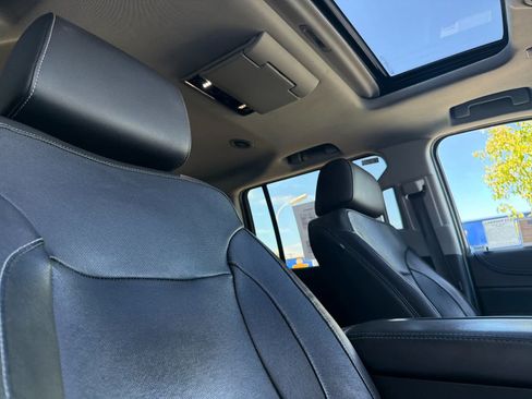 Used 2019 Chevrolet Suburban Premier AWD/4WD image 19