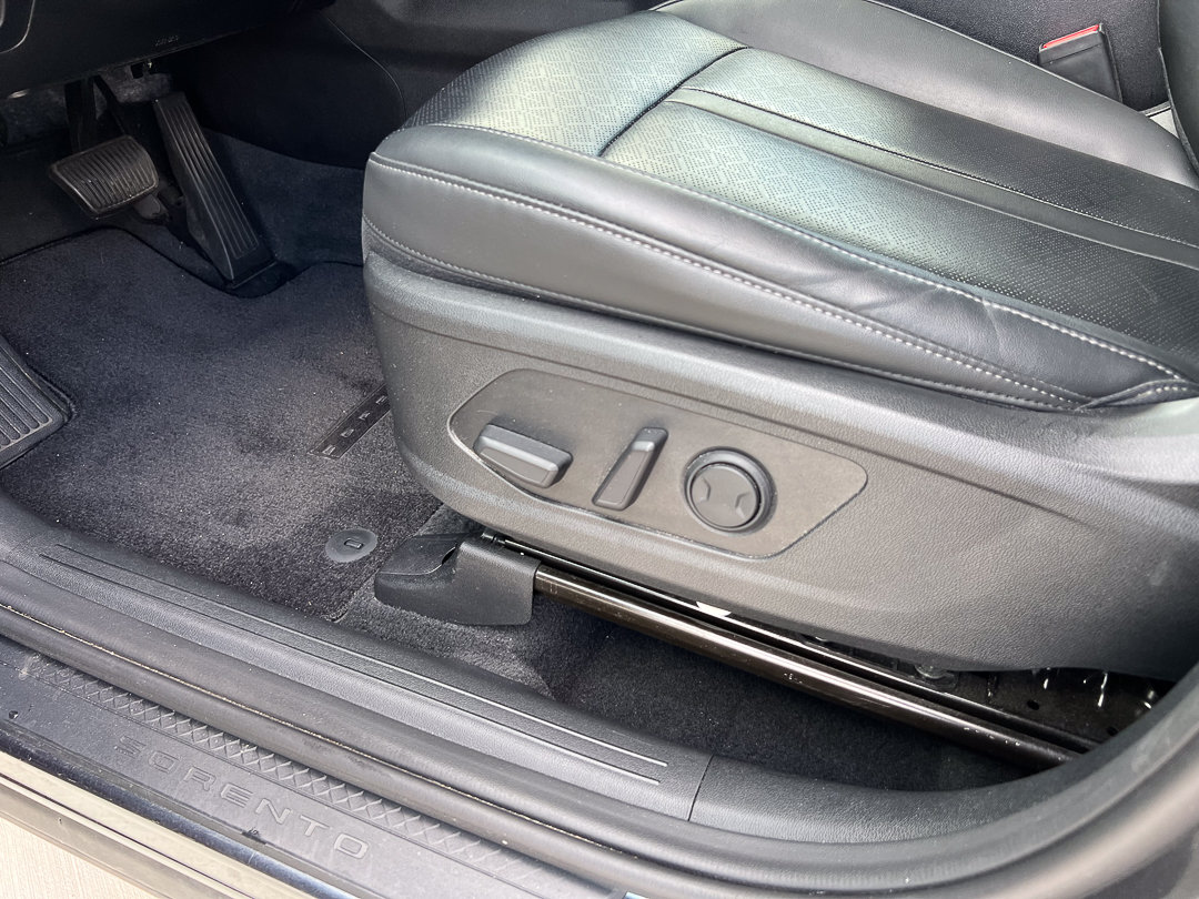 Used 2022 Kia Sorento S FWD image 19