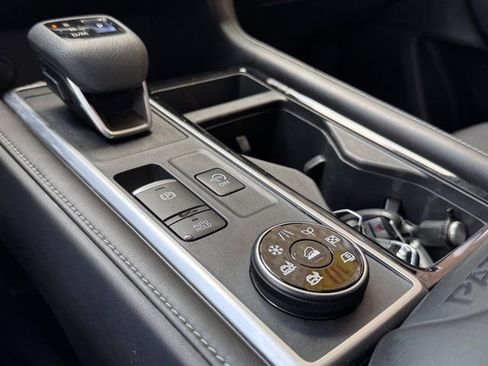 Used 2022 Nissan Pathfinder SL w/ SL Black Package image 17