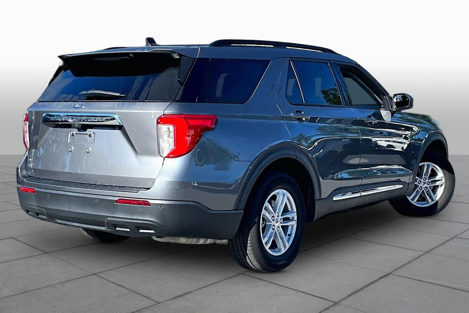 Used 2023 Ford Explorer XLT RWD image 13