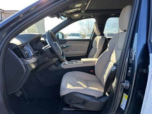 New 2026 Volvo XC90 B6 Plus w/ Protection Package Premier image 13