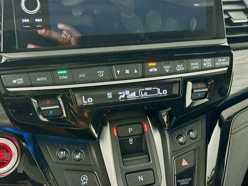 Used 2025 Honda Odyssey Elite image 12