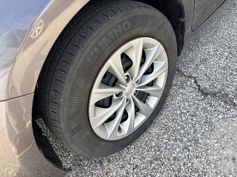 Used 2016 Toyota Camry LE FWD image 3