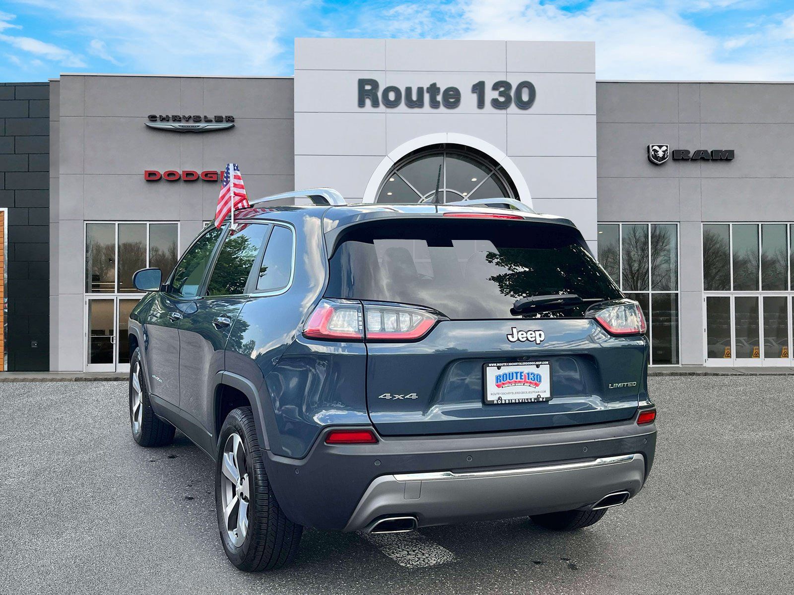 Used 2021 Jeep Cherokee Limited w/ Mopar Interior Package AWD/4WD image 3