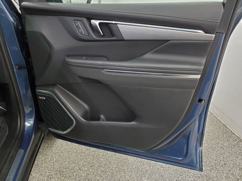 Used 2025 Buick Enclave Preferred image 18