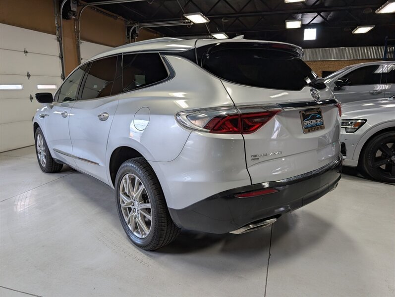 Used 2022 Buick Enclave Premium AWD/4WD image 8