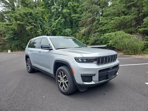 Used 2024 Jeep Grand Cherokee L Limited w/ Luxury Tech Group II AWD/4WD image 3