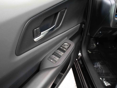 Used 2024 Toyota Prius XLE FWD image 7