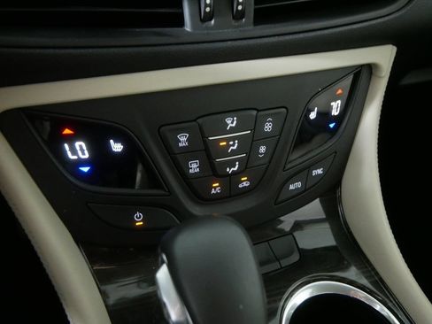 Used 2019 Buick Envision Premium AWD/4WD image 27
