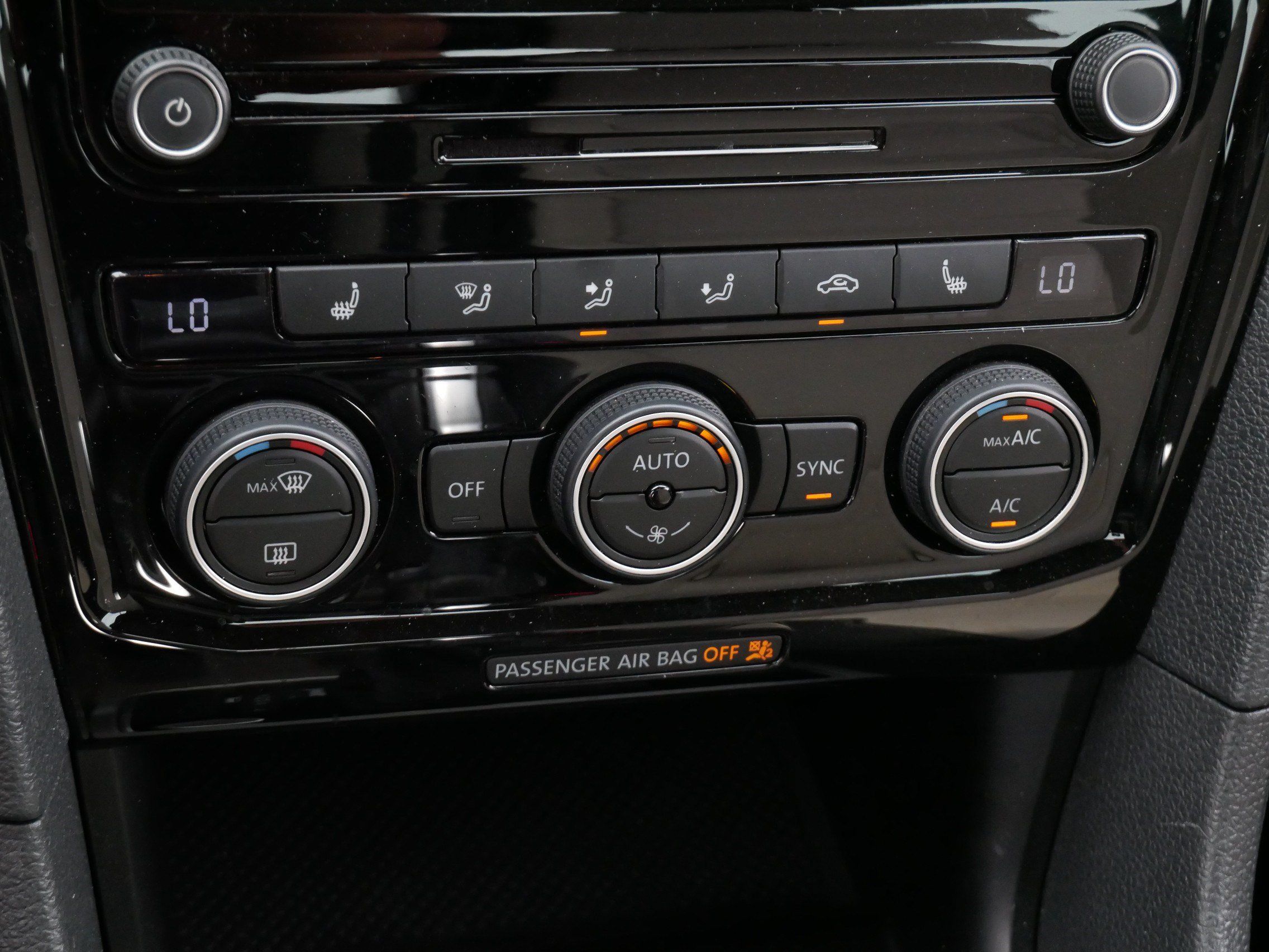 Certified 2020 Volkswagen Passat 2.0T R-Line FWD image 23