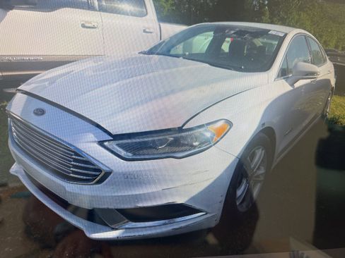 Used 2018 Ford Fusion SE w/ Equipment Group 602A FWD image 1
