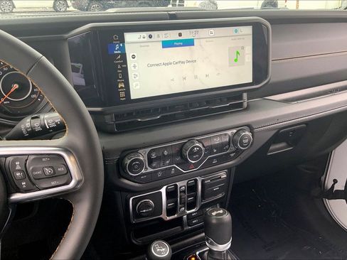 Certified 2025 Jeep Wrangler Sahara image 6