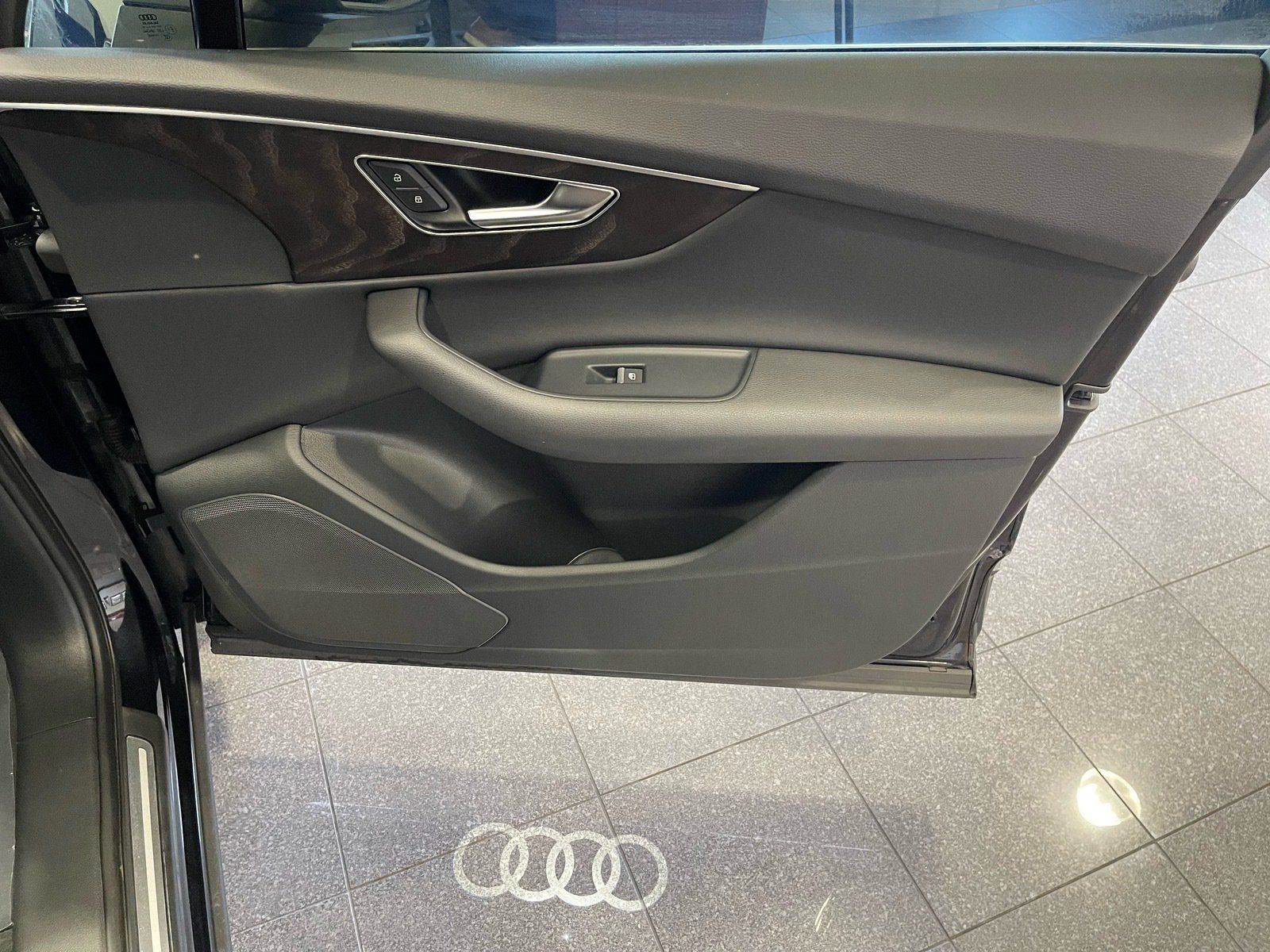 Used 2021 Audi Q7 3.0T Premium AWD/4WD image 40
