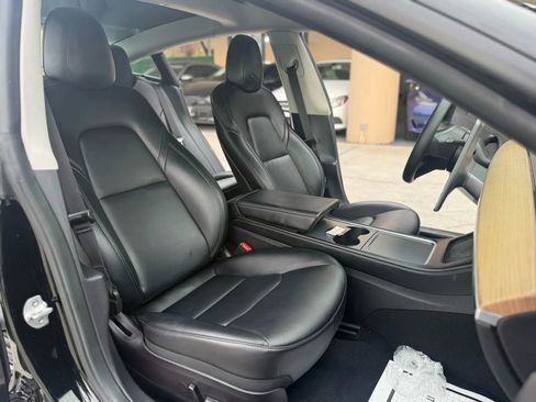 Used 2022 Tesla Model 3 Standard Range image 18