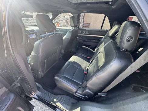 Used 2018 Ford Explorer XLT w/ Equipment Group 202A AWD/4WD image 14