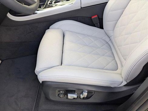 Used 2025 BMW X7 xDrive40i w/ M Sport Package image 4