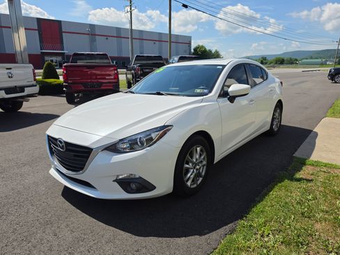 Used 2015 MAZDA MAZDA3 i Touring w/ Technology Package FWD image 8